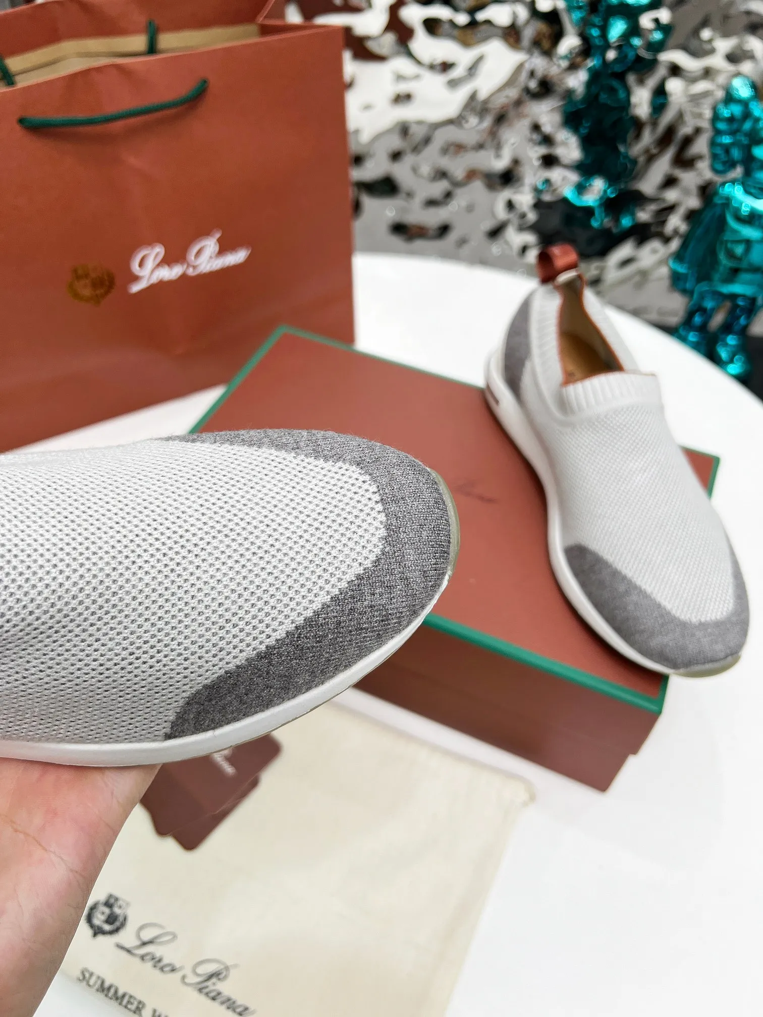 👟👟Ex-factory price 440👟👟 Men’s size +10 🧨🧨🧨Loropiana’s new board is online! This product is made of imported nylon velvet and developed from original boards. It is light, comfortable and breathable, and is suitable for all seasons. Size: 35-41, (Note: 35 and 41 are not returnable or exchangeable),
